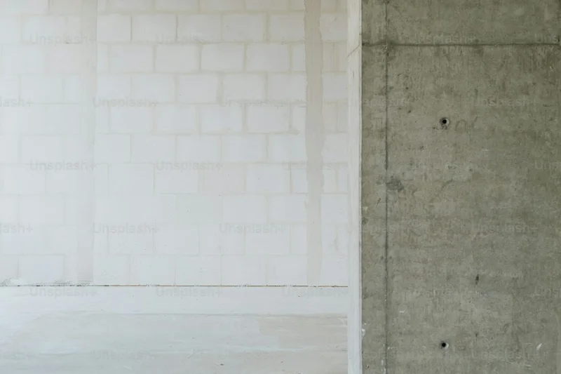 Concrete support columns and pillars in a UK building structure